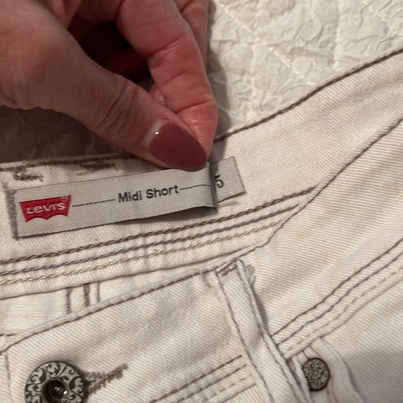 Levi's midi shorts. White wash - Picture 3 of 4